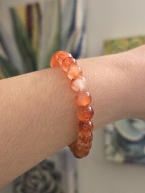 🧡 Handmade Amber Orange Bead Stretch Bracelet – Warm Toned Stackable Bracelet